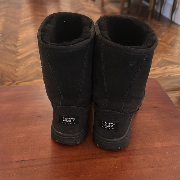 Ugg Ultimate Short Women’s Black - Picture 2 of 4